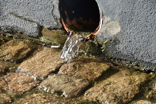 How Water Flow Calculations Impact Industrial Gutter System Performance